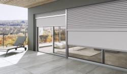 SkyTwin od společnosti Aluprof představuje průkopnický systém spojující funkce venkovní rolety a stínící clony screen v jednom výrobku.