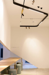 Novinky z milánského týdu designu Salone del Mobile a Euroluce v portfoliu společnosti Delta Light, kolekce Magnetic Curves.