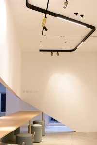 Novinky z milánského týdu designu Salone del Mobile a Euroluce v portfoliu společnosti Delta Light, kolekce Magnetic Curves.