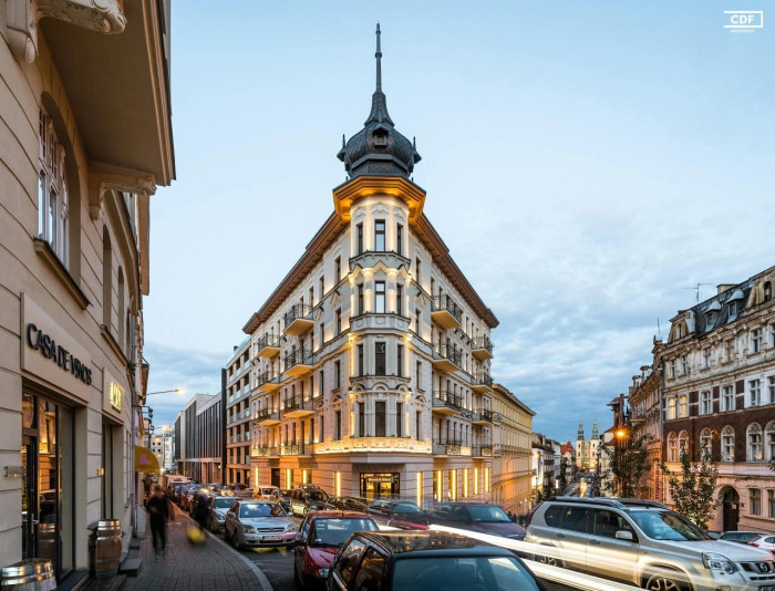 Sloupko-příčková, strukturální fasáda MB-SR50N EFEKT v Żelazko - Residential and commercial building v Poznańi v Polsku.