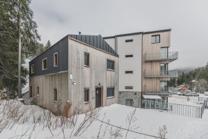Studio Gebas realizovalo v Peci pod Sněžkou Hotel Zelený potok zahalený do dřeva.
