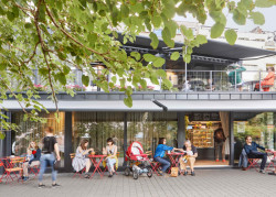 Kavárna Kontejner na Ortenově náměstí od Collarch studia