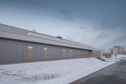 Sportovní hala města Plzeň, Projectstudio8: V těsné blízkosti stojí ještě budova volnočasového centra, se kterou nyní sportovní hala tvoří tandem