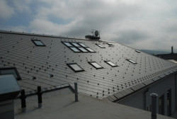 Škola v Zábřehu, skládaná střešní krytina - ilustrační foto