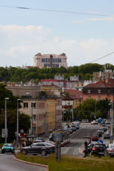 Hotel Don Giovanni ze Strašnic. Architekt Nahálka hájí jeho velikost tím, že základní rozměry a objem byly už součástí zadání.