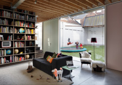 Přestavba industriální budovy na rodinný dům v Gentu, NU architectuuratelier