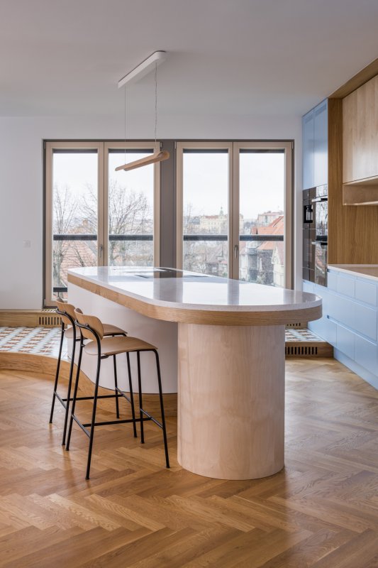 Originální realizace je dílem architekta, architektky a vizuální umělkyně