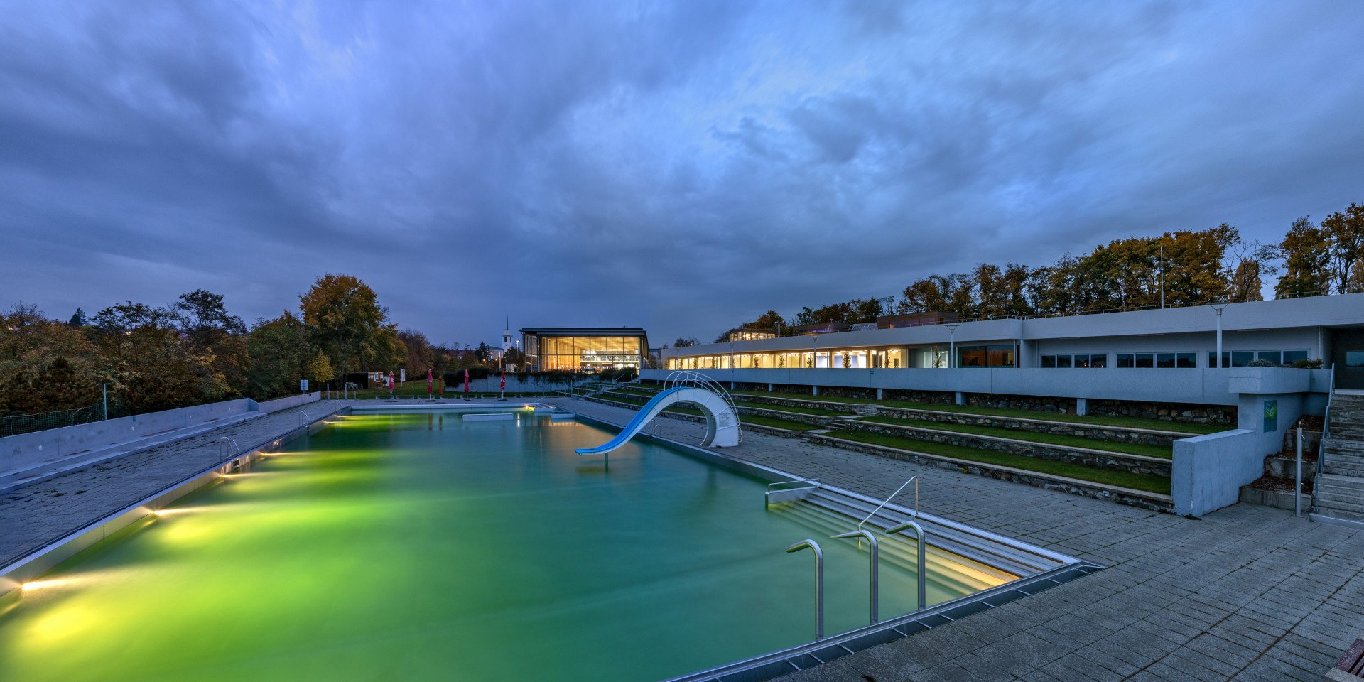 Architekti D.R.N.H. - Wellness Kraví hora: Oblíbené brněnské koupaliště doplnil (staro)nový objekt wellness