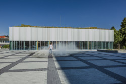 Rekonstrukce univerzitní auly v Praze od studia DRNH & Jana Čejky