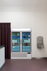 Interiér zmrzlinárny v Brně od architektky Barbory Kudelové