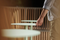 Nový produkt společnosti mmcité Platform vybízí k posezení uprostřed města.