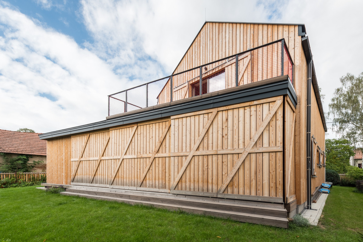 Rodinný dům Prokop na Příbramsku od ateliéru ASGK Design realizovala firma Vesper Homes.