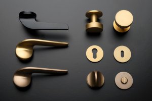 Kování UP&DOWN v povrchové úpravě titan černý mat, titan mosaz mat, titan braun mat, design Hermann&Coufal