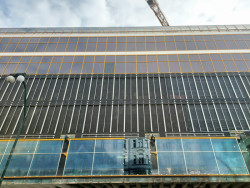 Fotografie z průběhu rekonstrukce s ještě plně nedokončeným novým pláštěm - listopad 2023