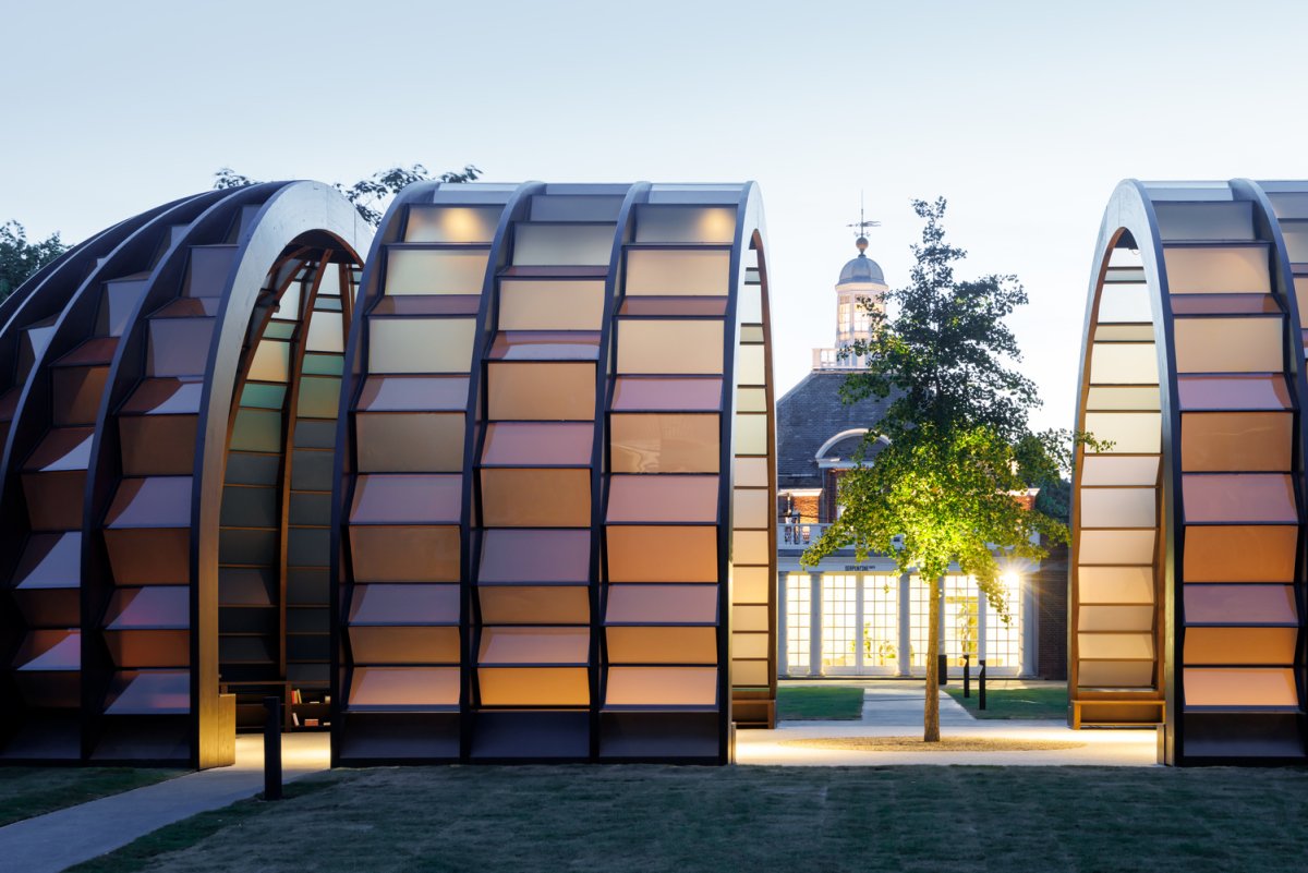 Serpentine Pavilon od Mariny Tabassum, architektky z Bangladéše