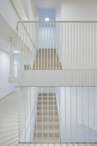 Pohled od interiéru - komunikační šachta (Bytový dům Nové Lauby v Ostravě, ateliér znamení čtyř - architekti)