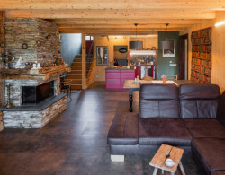 Lukáš Pejsar z ateliéru 3AE navrhl dřevostavbu u jezera