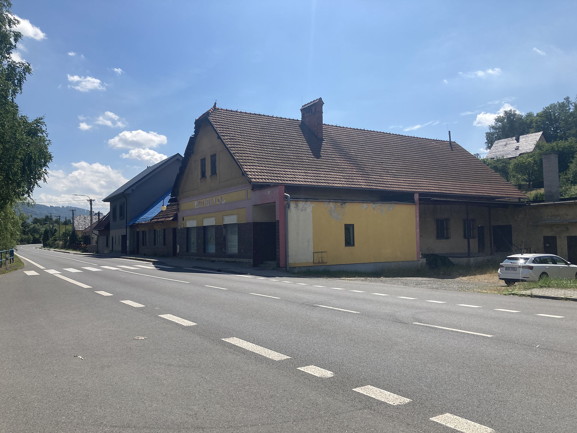 Další prázdný objekt. Tady by mohl být stacionář pro seniory.