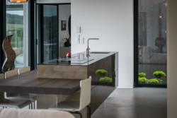 Rodinná firma VESPER HOMES realizovala  rodinný dům u Liberce, který se halí do modřínového dřeva.