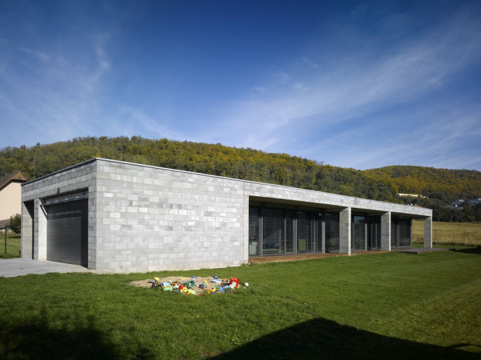 ARCHTEAM, Dům v betonu – foto