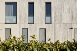 Architekti z Ateliéru stavebních konstrukcí realizovali v pražských Čakovicích skladové haly