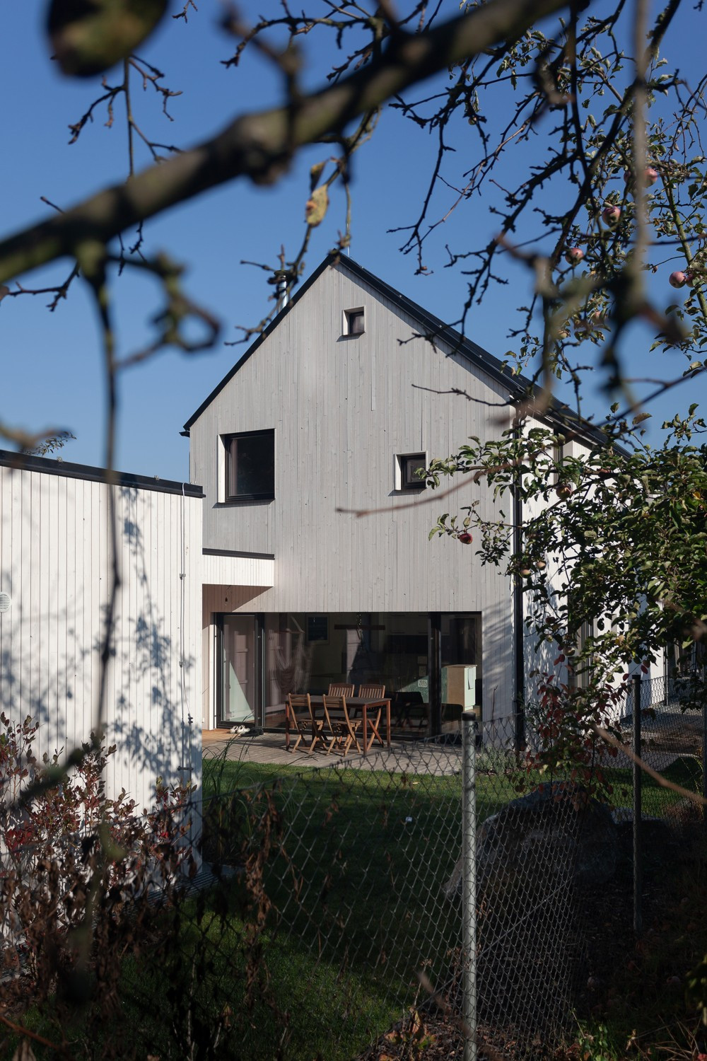 Dům před dvůr, DDAANN