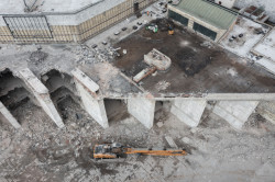 O demolici rozsáhlého komplexu se spekulovalo několik posledních let. Navzdory tlaku odborníků i široké veřejnosti, jehož stvrzením byla mimo jiné petice s takřka 11 000 podpisy, se jej však nepodařilo prohlásit kulturní památkou.