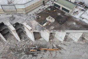 O demolici rozsáhlého komplexu se spekulovalo několik posledních let. Navzdory tlaku odborníků i široké veřejnosti, jehož stvrzením byla mimo jiné petice s takřka 11 000 podpisy, se jej však nepodařilo prohlásit kulturní památkou.
