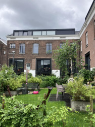 Vězeňské budovy byly původně navrženy pro určité funkce, jejich vzhled a typologie se tedy liší.  Architekti sice zachovali výraz objektů, ale v interiéru vznikla bohatá paleta typů a velikostí bytů. 