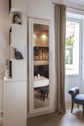 Radiátory, které kromě topení plní také funkci zrcadla. Vyrábí se v různých barvách.