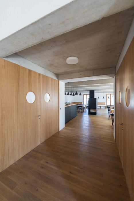 Rekonstrukce hospody se sálem v Máslovicích od bod architekti