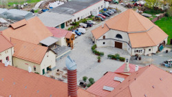 Záchrana pivovaru v Kostelci nad Černými lesy - pohled na dvůr a žentour od západu