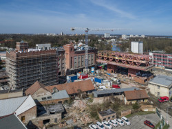 Budova Centrálních polytechnických dílen s Galerií města Pardubic v areálu Winternitzových automatických mlýnů v Pardubicích od ateliéru Šépka architekti