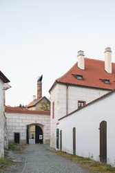 Goticko-renesanční objekt Paláce - původně vdovské sídlo Anny z Rogendorfu (Port 1560, Domy Architects)