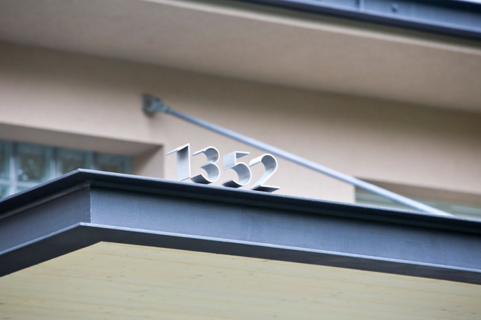 Revitalizace panelového domu v Rožnově pod Radhoštěm, Holiš + Šochová architekti