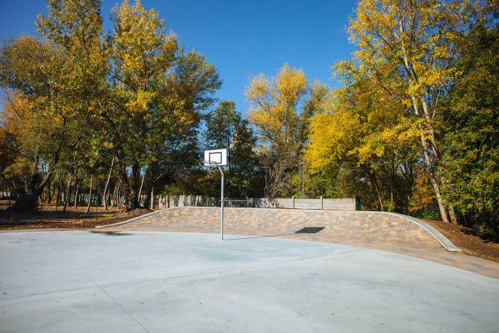 Volnočasový areál v Praze v Čakovicích, U / U Studio.