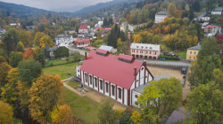 Huť Marie, Architektura s.r.o.: V okolí budovy z roku 1904 byly zbourány dodatečně postavené objekty