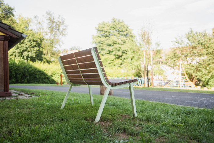 Lavička Lany od Urbania