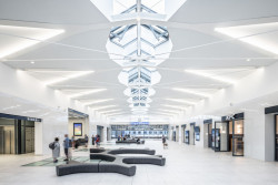 Plzeňské hlavní nádraží po rekonstrukci (na obrázku keramické obklady RAKO série Extra)