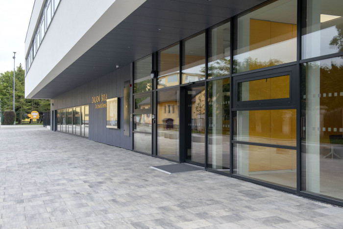 Přístavba ZŠ DR. E. Beneše, Med Pavlík architekti - foto