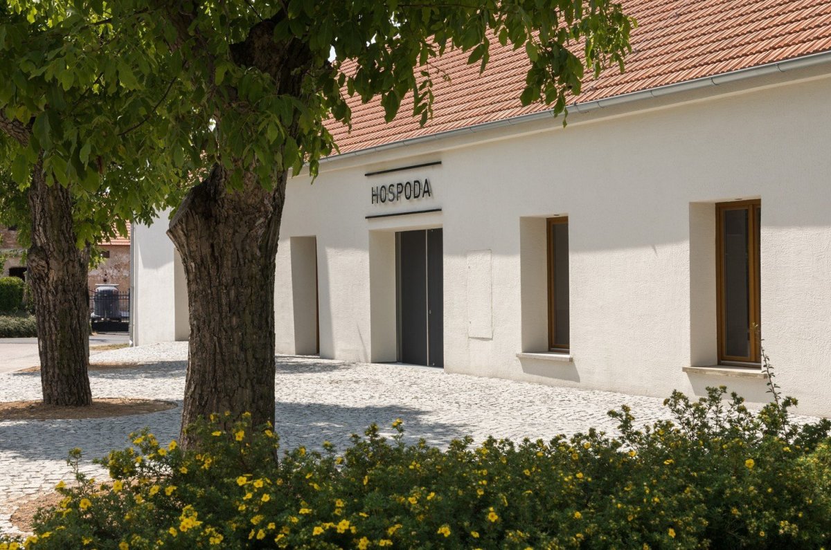 Rekonstrukce hospody se sálem v Máslovicích od bod architekti