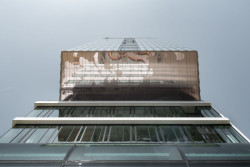 Na místě brněnského brownfieldu Vlněna vyrostl kancelářský komplex. Studio acht zde postavilo patnáctipodlažní prosklenou budovu s označením I.