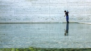 Ilustrační foto k dokument o vzniku a znovupostavení německého pavilonu v Barceloně Mies on Scene. Barcelona in Two Acts.
