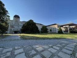 Zemská průmyslová škola, Rudolf Ryšán, 1923–1928: V areálu střední školy se nachází dílny, ředitelova vila, část s učebnami a velkorysý předprostor nejen pro žáky a učitele