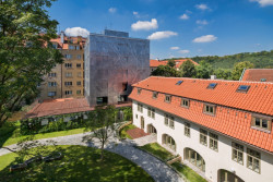 Obecní dvůr v Praze, dokončeno 2016