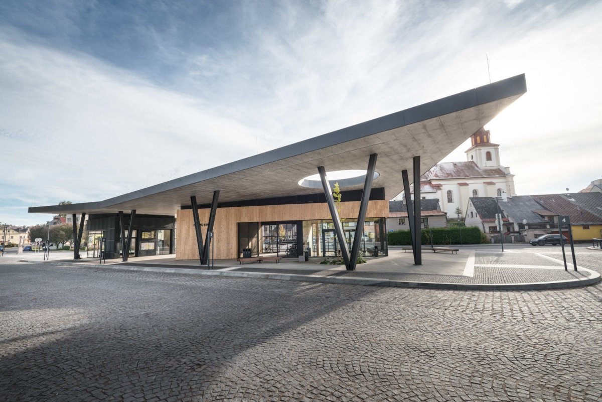 Studio Loca plan stojí za návrhem nového autobusového nádraží v malém městě Nová Paka