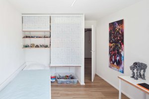 Původně byl v bytě dětský pokoj jen jeden. (Panelákový byt na Jarově, Kateřina Hodková a Markéta Smrčková)