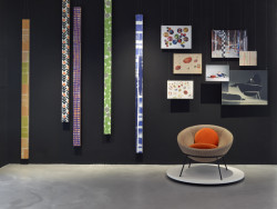 V Konsepti probíhá výstava věnovaná modernistické architektce Lině Bo Bardi. Zaměřuje se především na její nábytek, k vidění je reedice jejích ikonických Bowl Chair