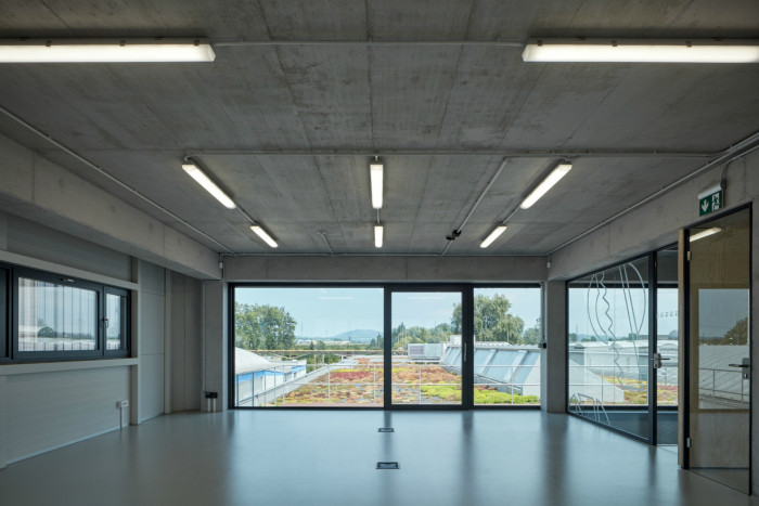 Výrobní a administrativní objekt firmy Pilana Karbid v Hulíně, Ellement architects