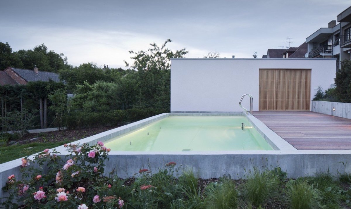 Rodinný dům Benešov, zahradní domek s bazénem, Holiš + Šochová architekti